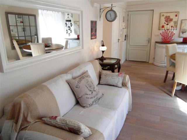 Апартаменты Charming Corner Abode With Castle Views Ницца Экстерьер фото